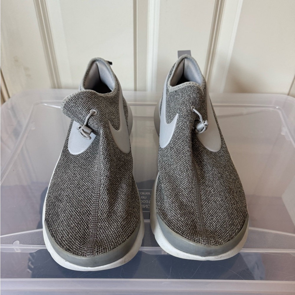 Nike aptare trainers SE wolf grey